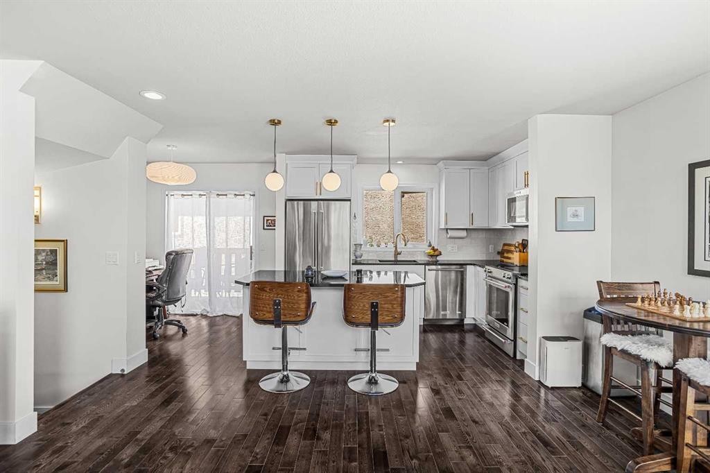 3-601 4, Canmore, AB - Indoor Photo Showing Kitchen With Stainless Steel Kitchen With Upgraded Kitchen