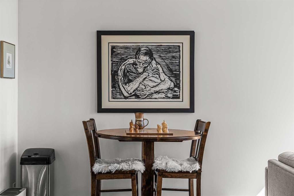 3-601 4, Canmore, AB - Indoor Photo Showing Dining Room
