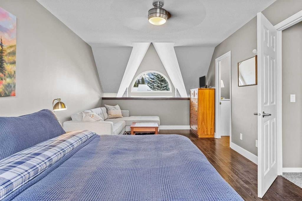 3-601 4, Canmore, AB - Indoor Photo Showing Bedroom