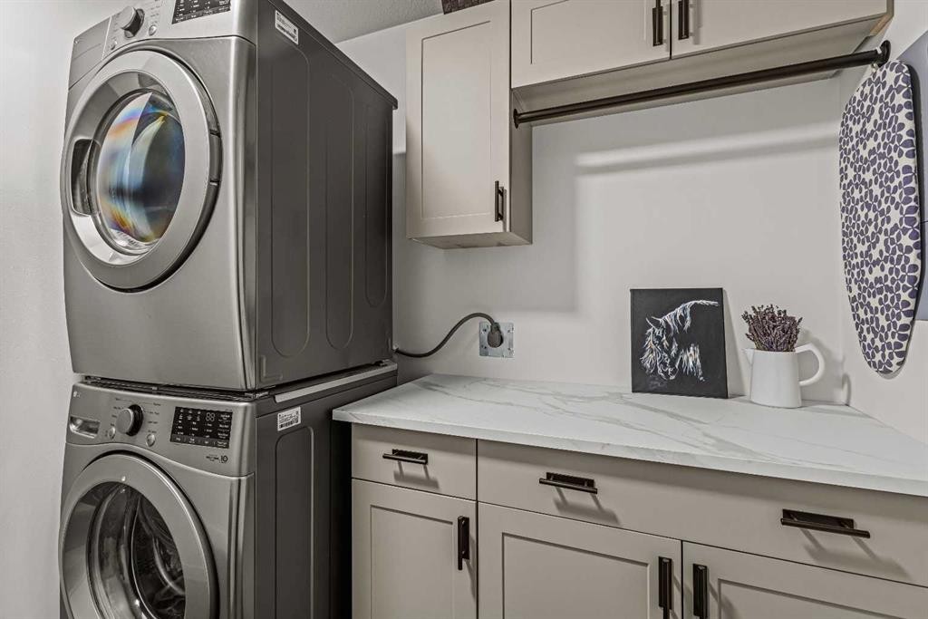 3-601 4, Canmore, AB - Indoor Photo Showing Laundry Room