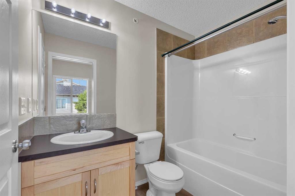 6307-70 Panamount Drive Nw, Calgary, AB - Indoor Photo Showing Bathroom
