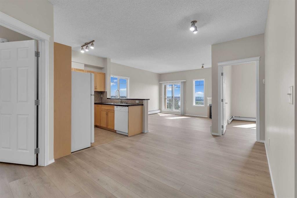 6307-70 Panamount Drive Nw, Calgary, AB - Indoor