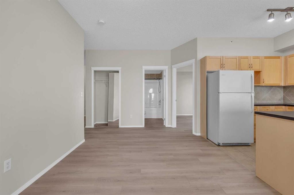 6307-70 Panamount Drive Nw, Calgary, AB - Indoor Photo Showing Kitchen