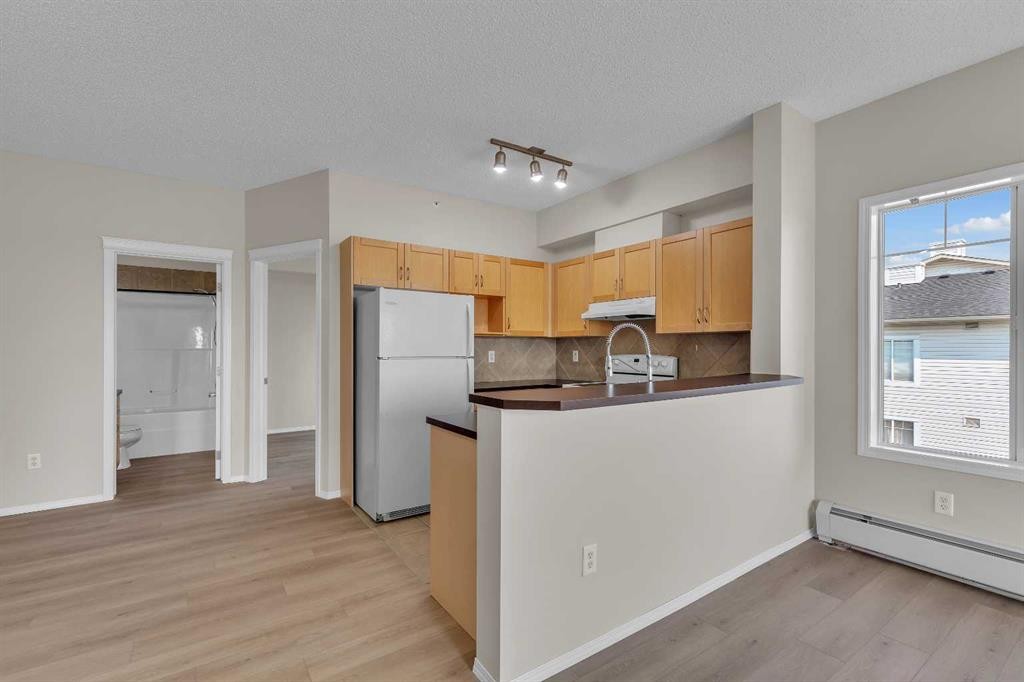 6307-70 Panamount Drive Nw, Calgary, AB - Indoor Photo Showing Kitchen
