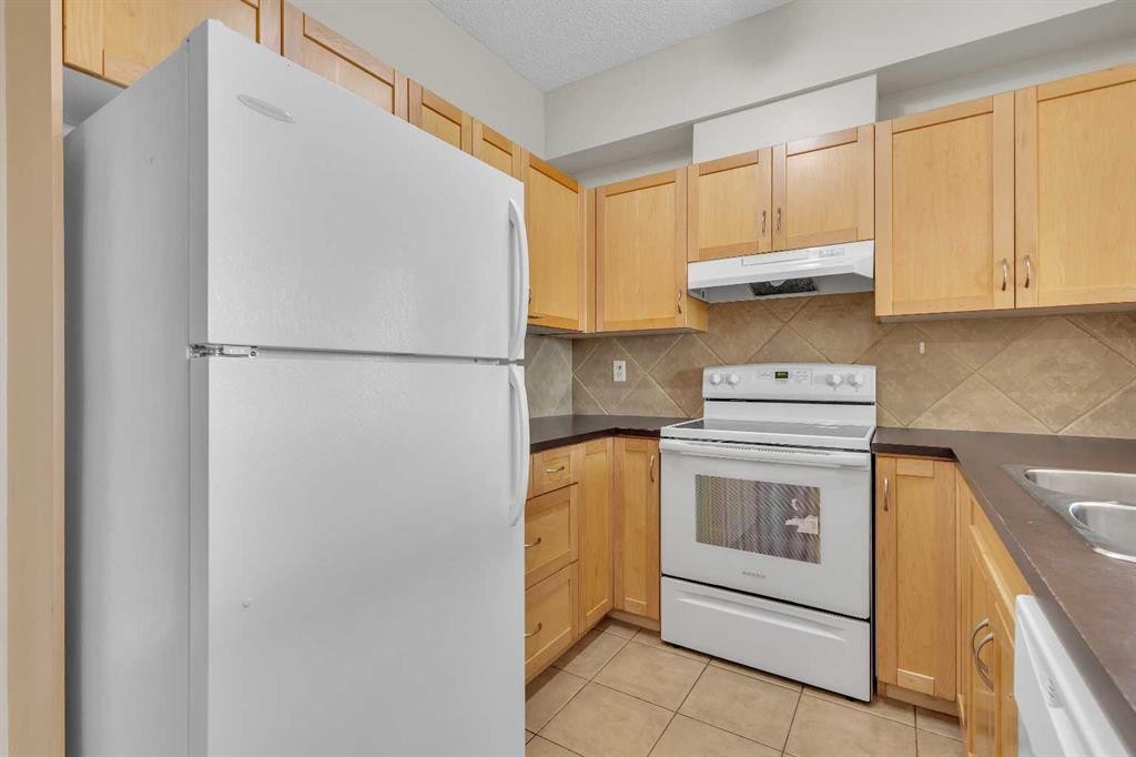 6307-70 Panamount Drive Nw, Calgary, AB - Indoor Photo Showing Kitchen With Double Sink