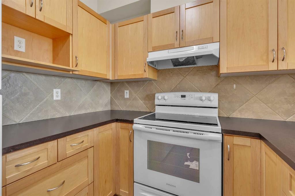 6307-70 Panamount Drive Nw, Calgary, AB - Indoor Photo Showing Kitchen