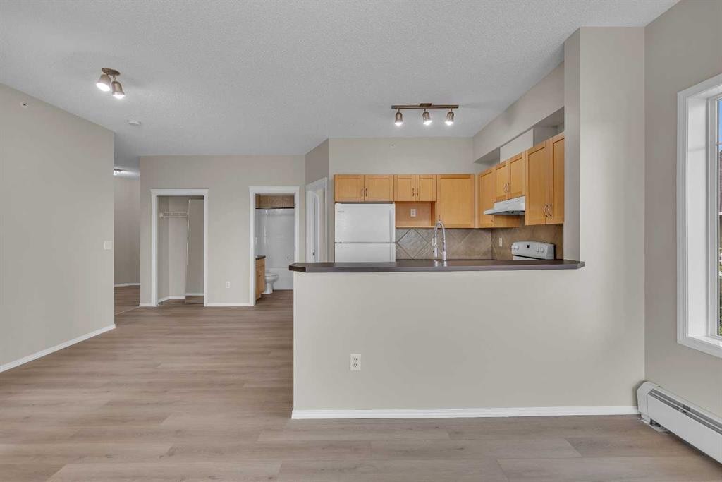6307-70 Panamount Drive Nw, Calgary, AB - Indoor Photo Showing Kitchen