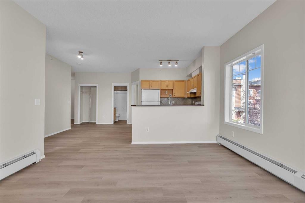 6307-70 Panamount Drive Nw, Calgary, AB - Indoor Photo Showing Other Room