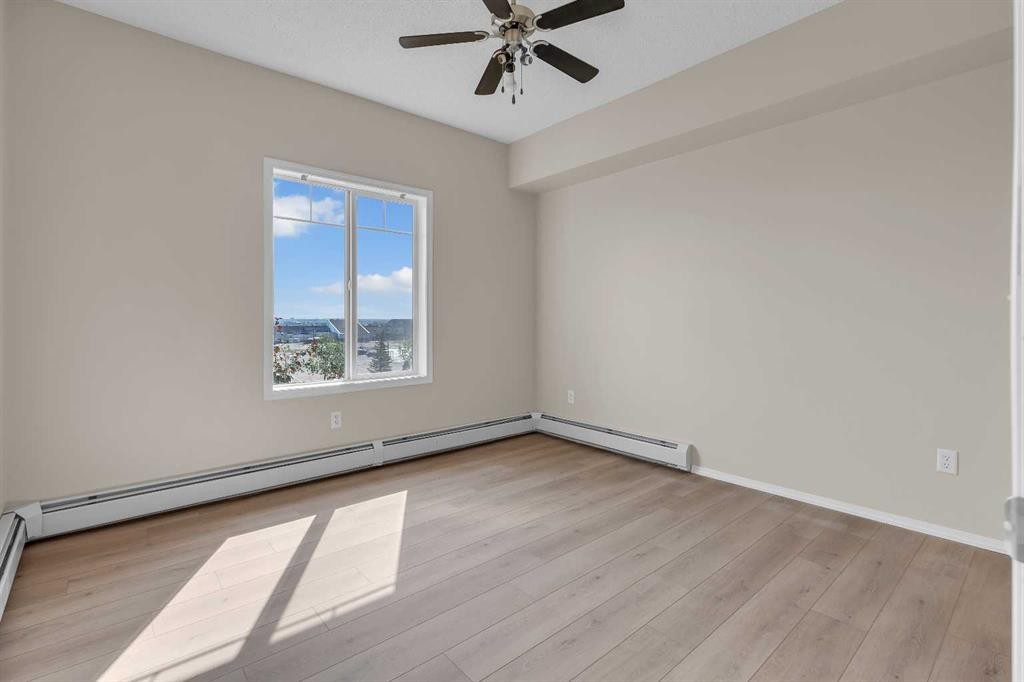 6307-70 Panamount Drive Nw, Calgary, AB - Indoor Photo Showing Other Room