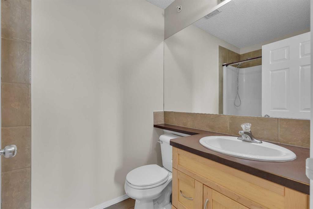 6307-70 Panamount Drive Nw, Calgary, AB - Indoor Photo Showing Bathroom