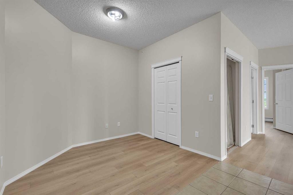 6307-70 Panamount Drive Nw, Calgary, AB - Indoor Photo Showing Other Room