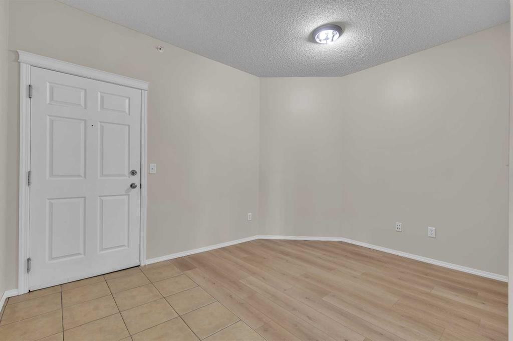 6307-70 Panamount Drive Nw, Calgary, AB - Indoor Photo Showing Other Room