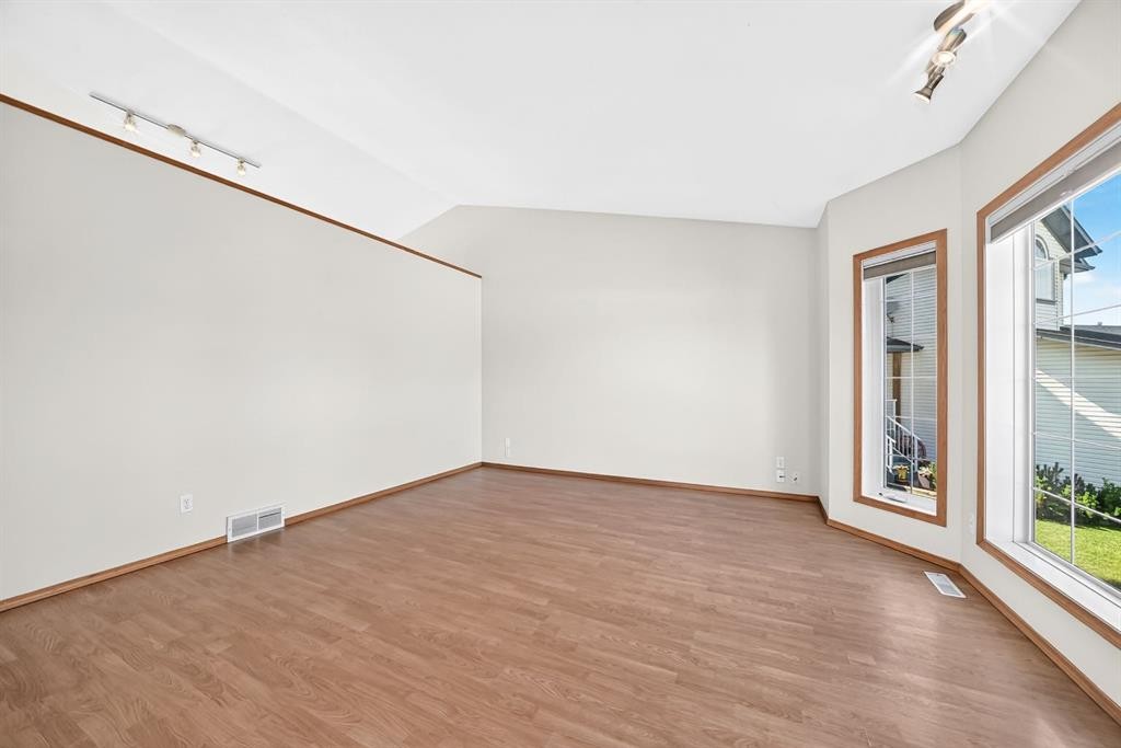 417 9 Street, Beiseker, AB