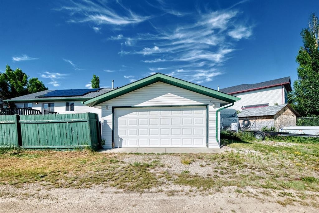 417 9 Street, Beiseker, AB