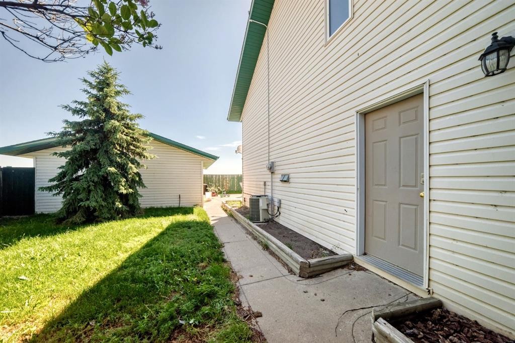 417 9 Street, Beiseker, AB