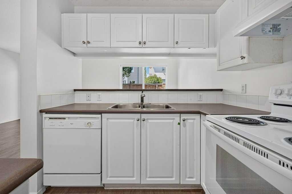 39 Citadel Point Nw, Calgary, AB - Indoor Photo Showing Kitchen With Double Sink