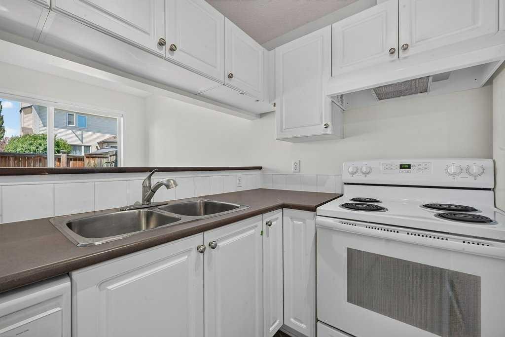 39 Citadel Point Nw, Calgary, AB - Indoor Photo Showing Kitchen With Double Sink