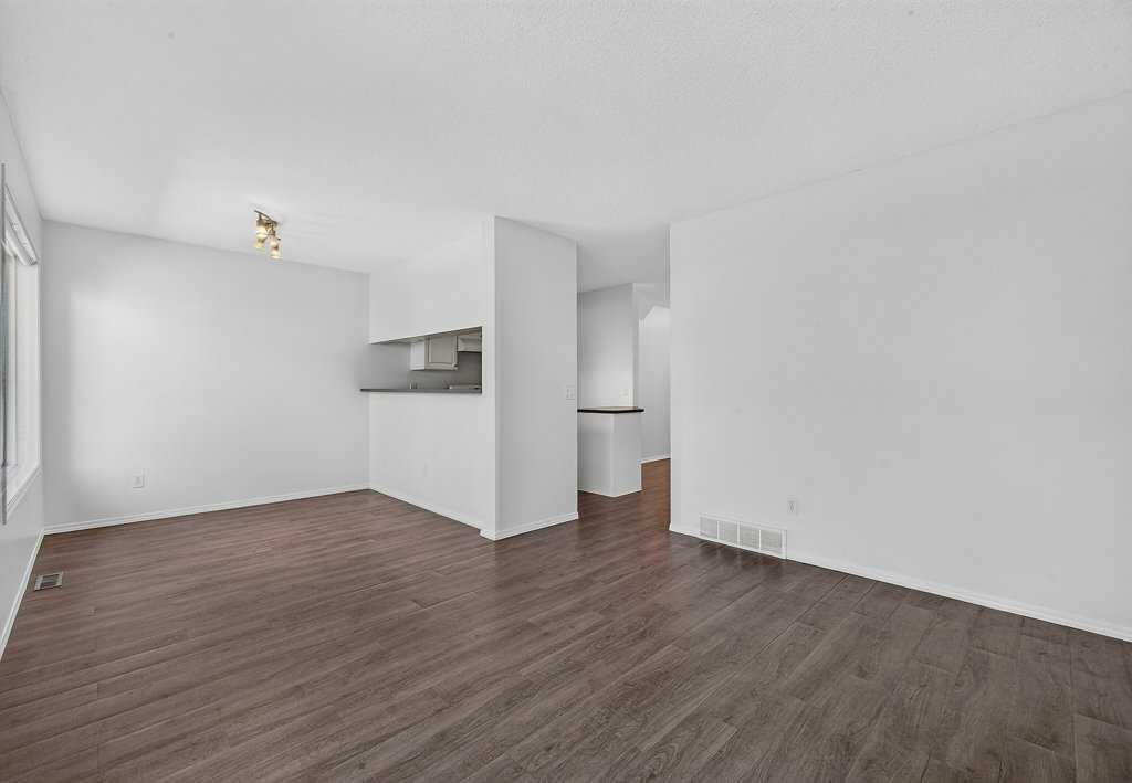39 Citadel Point Nw, Calgary, AB - Indoor Photo Showing Other Room