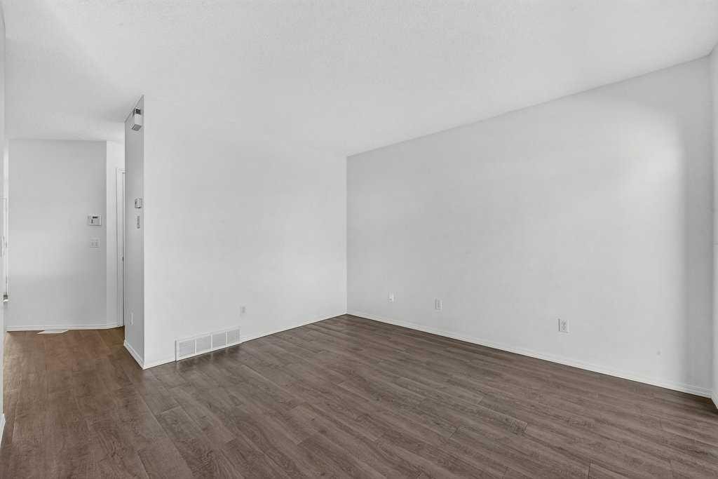39 Citadel Point Nw, Calgary, AB - Indoor Photo Showing Other Room