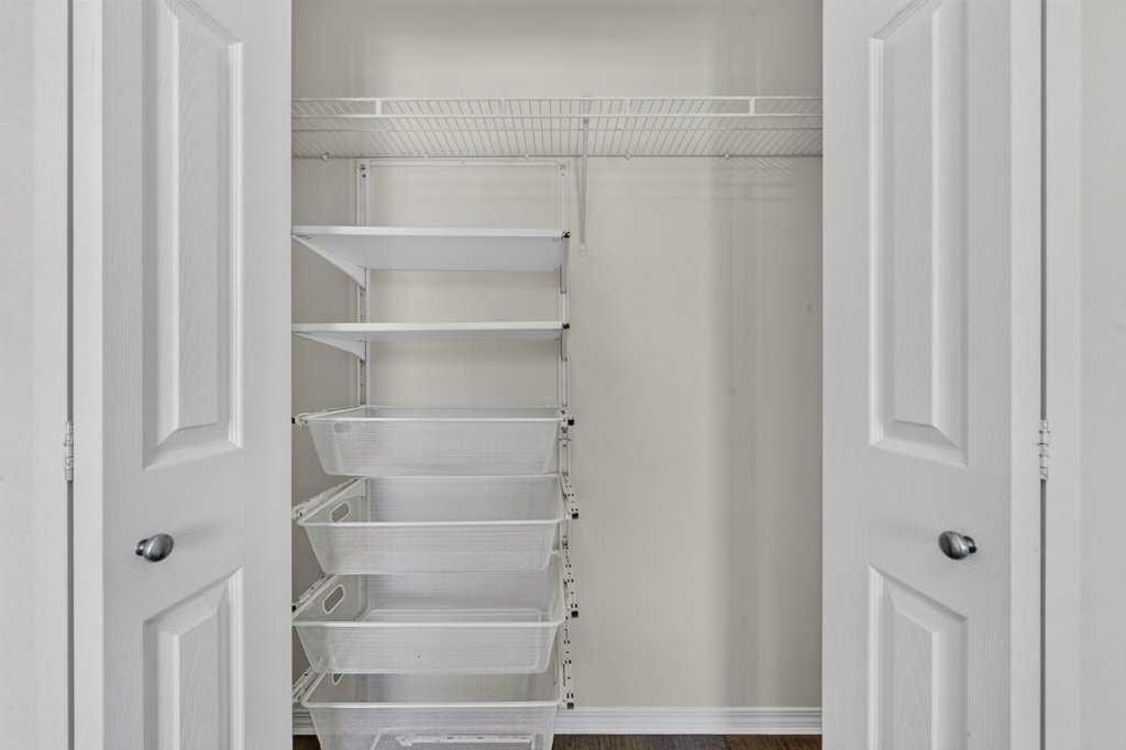 39 Citadel Point Nw, Calgary, AB - Indoor With Storage