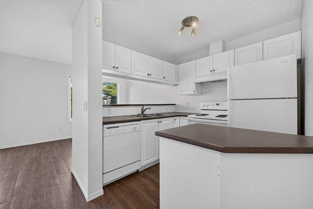 39 Citadel Point Nw, Calgary, AB - Indoor Photo Showing Kitchen With Double Sink