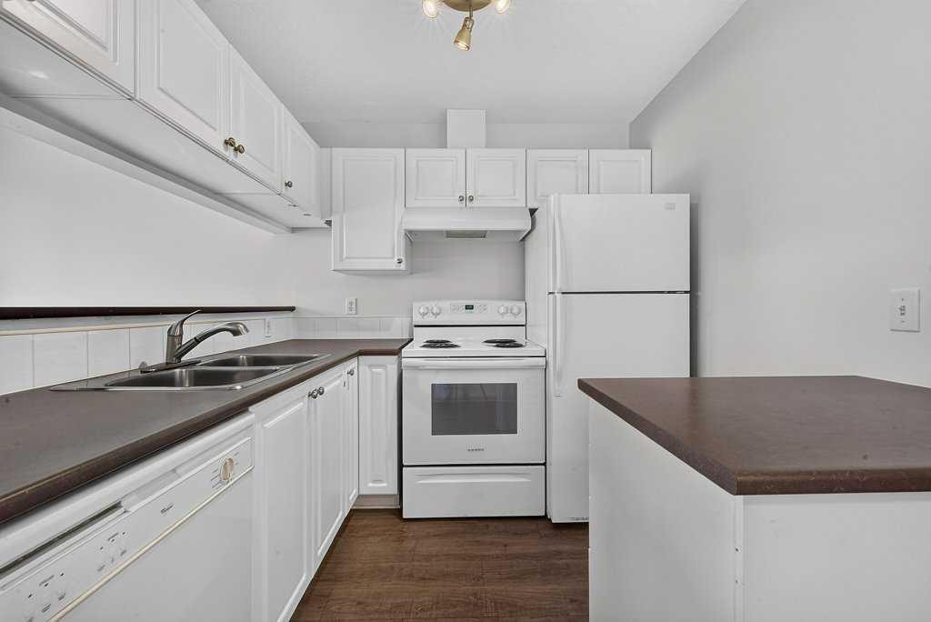39 Citadel Point Nw, Calgary, AB - Indoor Photo Showing Kitchen With Double Sink