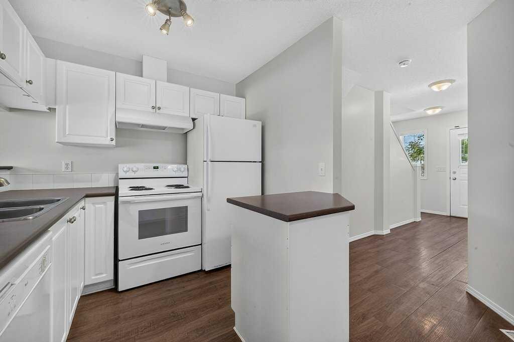 39 Citadel Point Nw, Calgary, AB - Indoor Photo Showing Kitchen