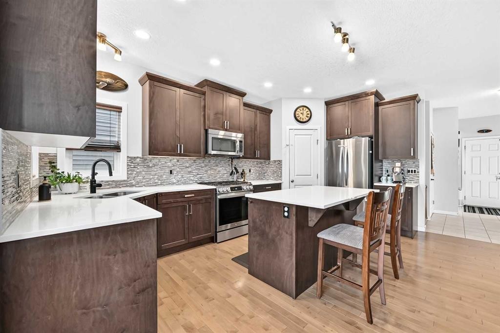 16 Sunrise Crescent, Cochrane, AB - Indoor Photo Showing Kitchen With Upgraded Kitchen