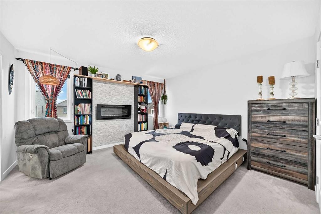 16 Sunrise Crescent, Cochrane, AB - Indoor Photo Showing Bedroom