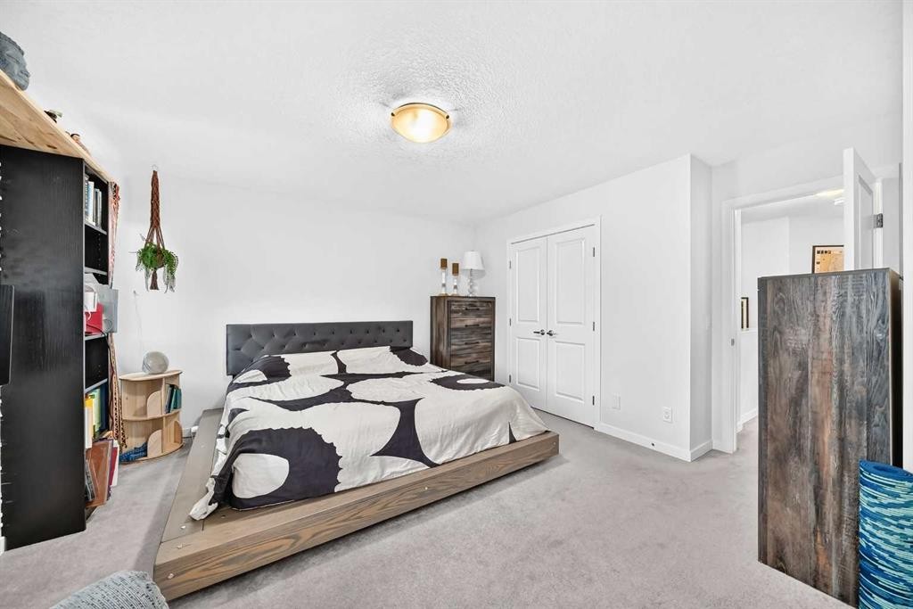 16 Sunrise Crescent, Cochrane, AB - Indoor Photo Showing Bedroom