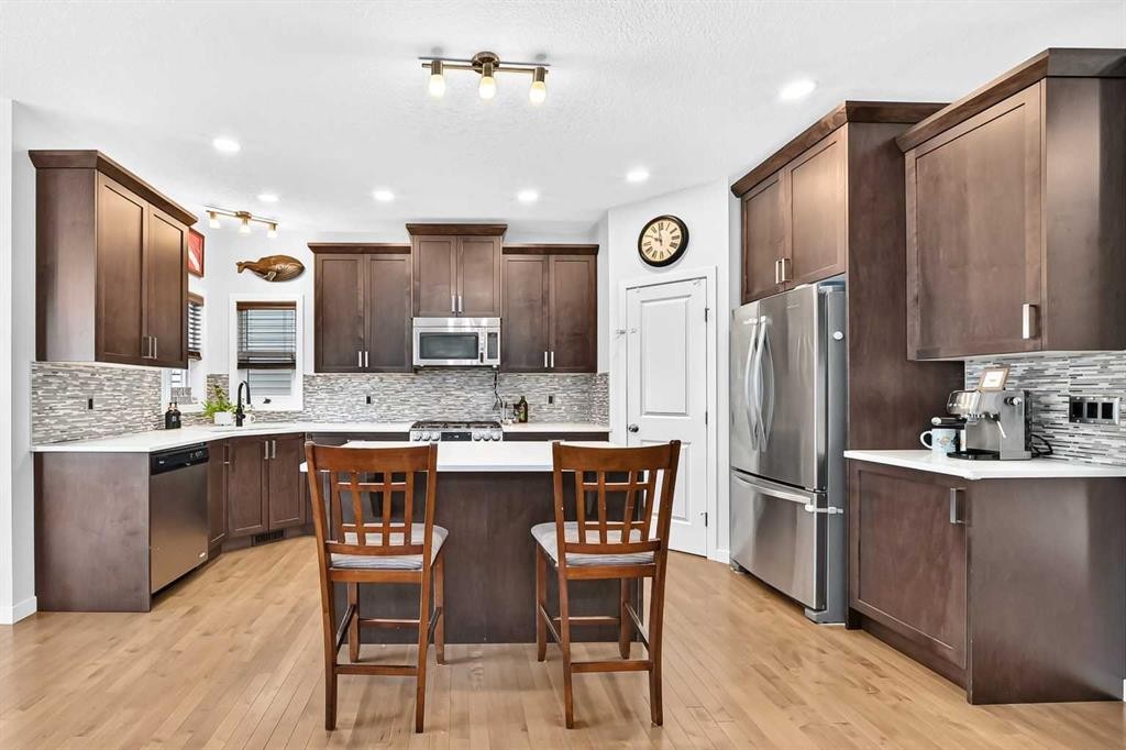 16 Sunrise Crescent, Cochrane, AB - Indoor Photo Showing Kitchen With Upgraded Kitchen