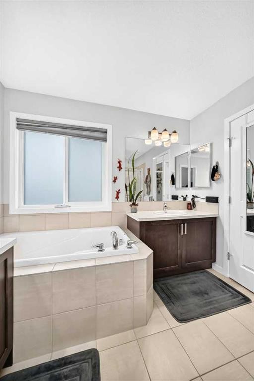 16 Sunrise Crescent, Cochrane, AB - Indoor Photo Showing Bathroom