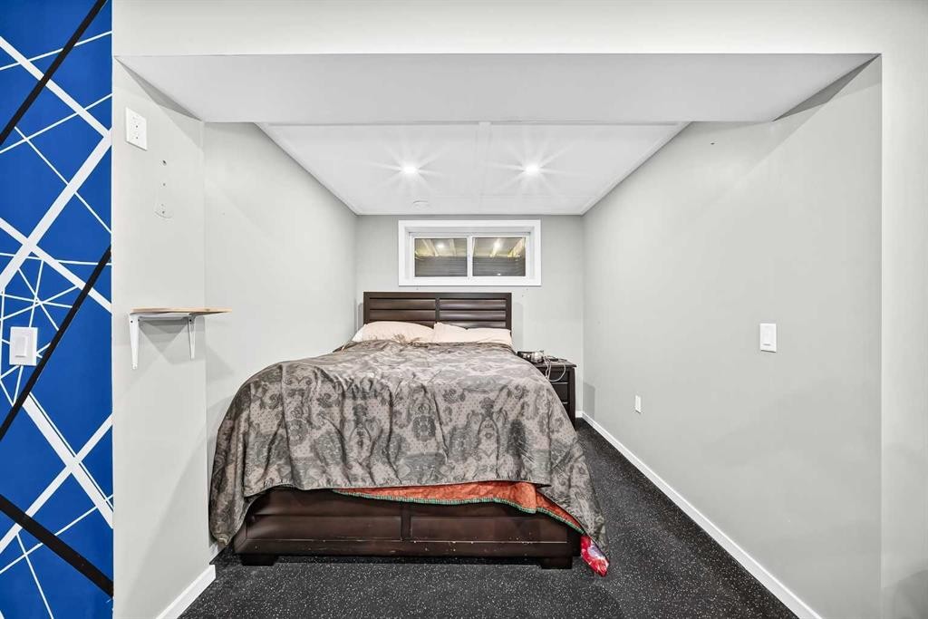 16 Sunrise Crescent, Cochrane, AB - Indoor Photo Showing Bedroom