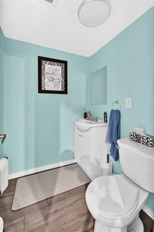 16 Sunrise Crescent, Cochrane, AB - Indoor Photo Showing Bathroom