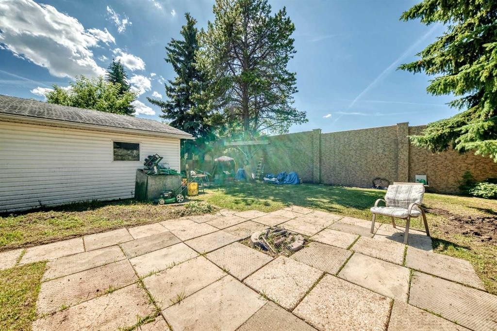 23 Spruce Crescent, St. Albert, AB