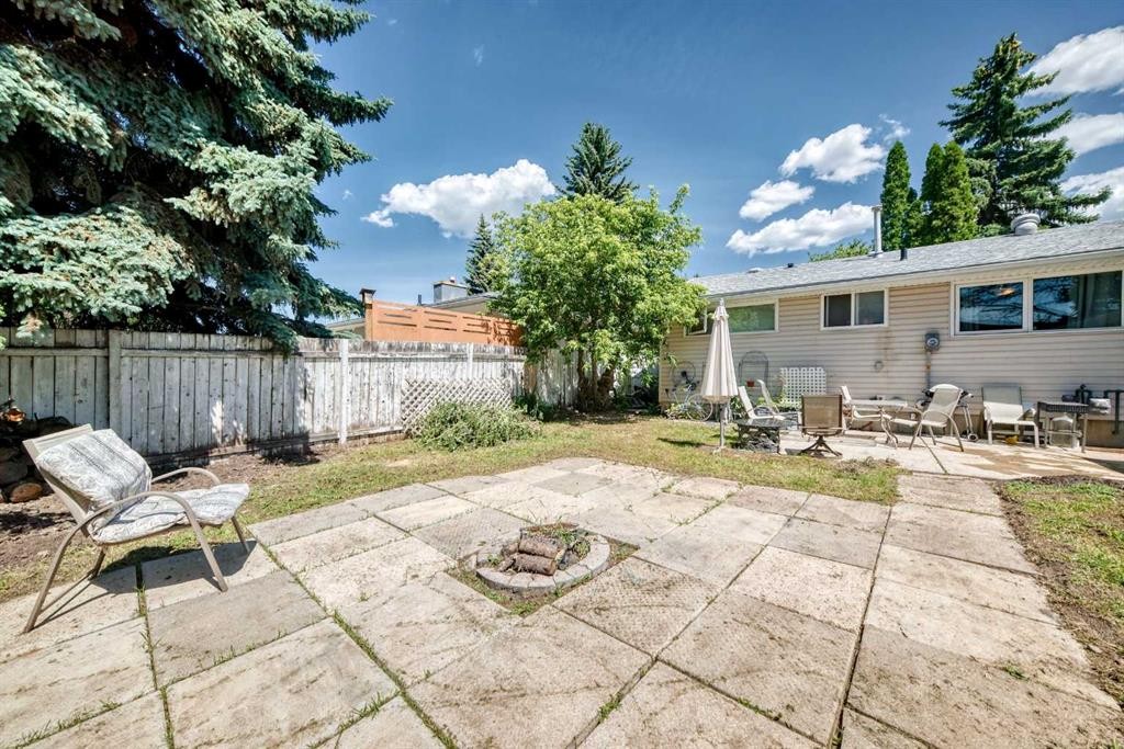 23 Spruce Crescent, St. Albert, AB