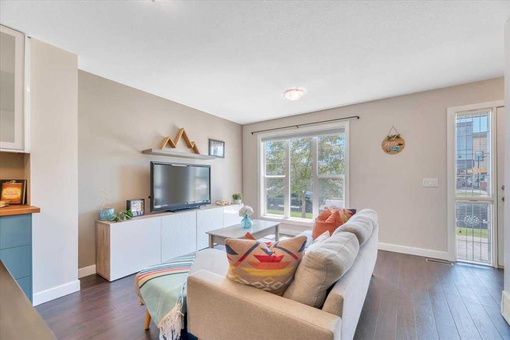 2520 Eversyde Avenue Sw, Calgary, AB - Indoor Photo Showing Living Room