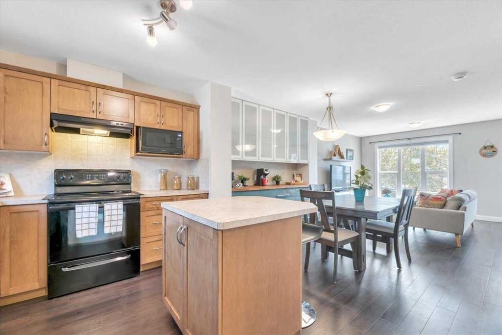 2520 Eversyde Avenue Sw, Calgary, AB - Indoor Photo Showing Kitchen