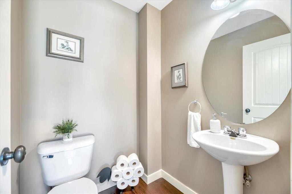 2520 Eversyde Avenue Sw, Calgary, AB - Indoor Photo Showing Bathroom