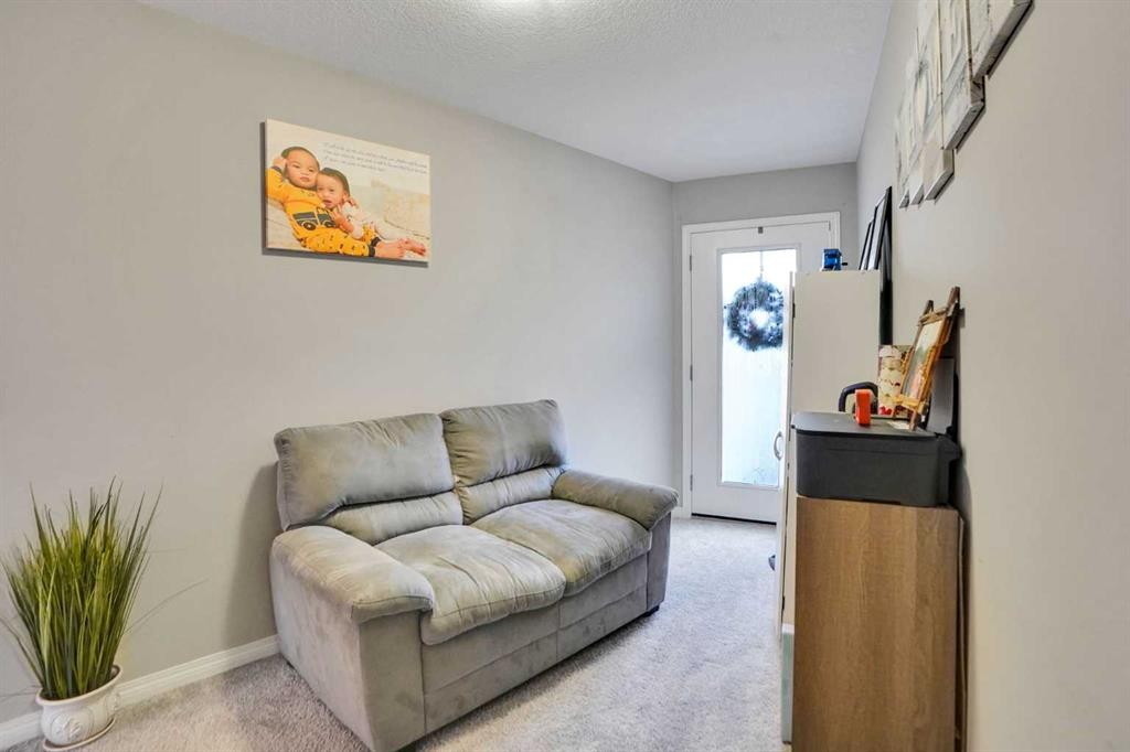 10505 Cityscape Drive, Calgary, AB - Indoor Photo Showing Living Room