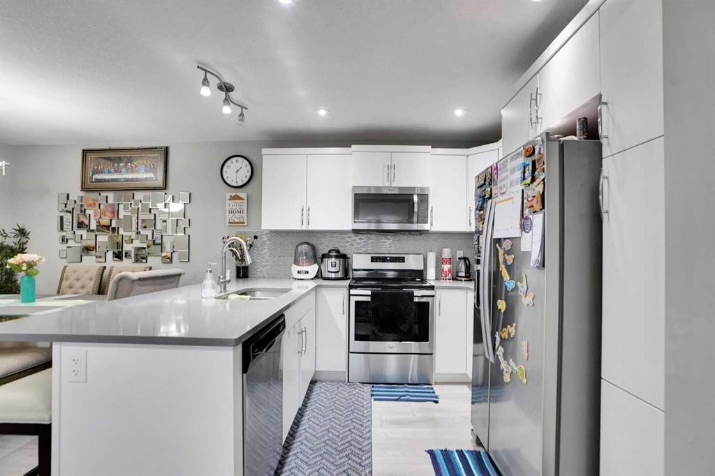 10505 Cityscape Drive, Calgary, AB - Indoor Photo Showing Kitchen With Stainless Steel Kitchen With Double Sink