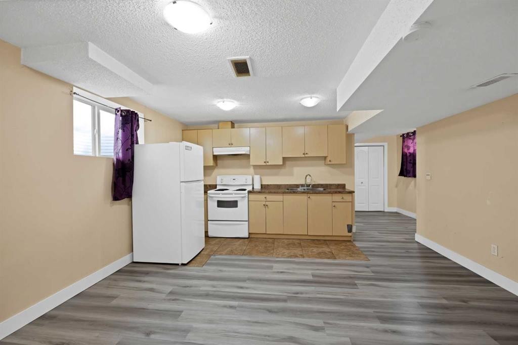 65 Taralake Terrace Ne, Calgary, AB - Indoor Photo Showing Kitchen
