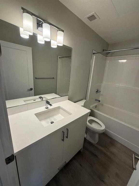 308-660 Shawnee Square Sw, Calgary, AB