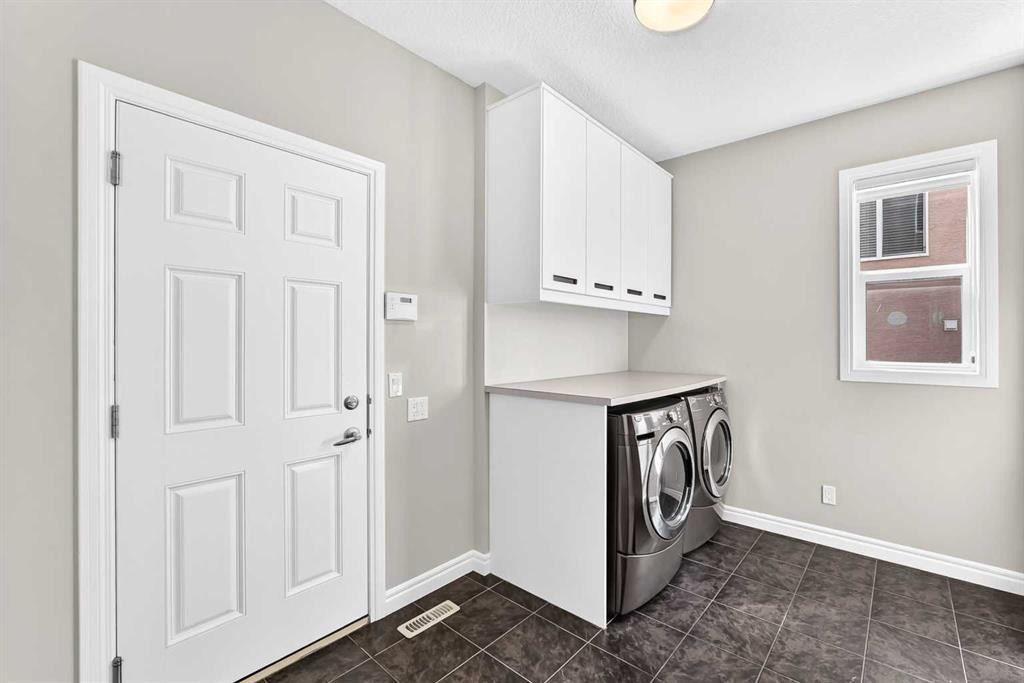 173 Aspenshire Drive Sw, Calgary, AB - Indoor Photo Showing Laundry Room