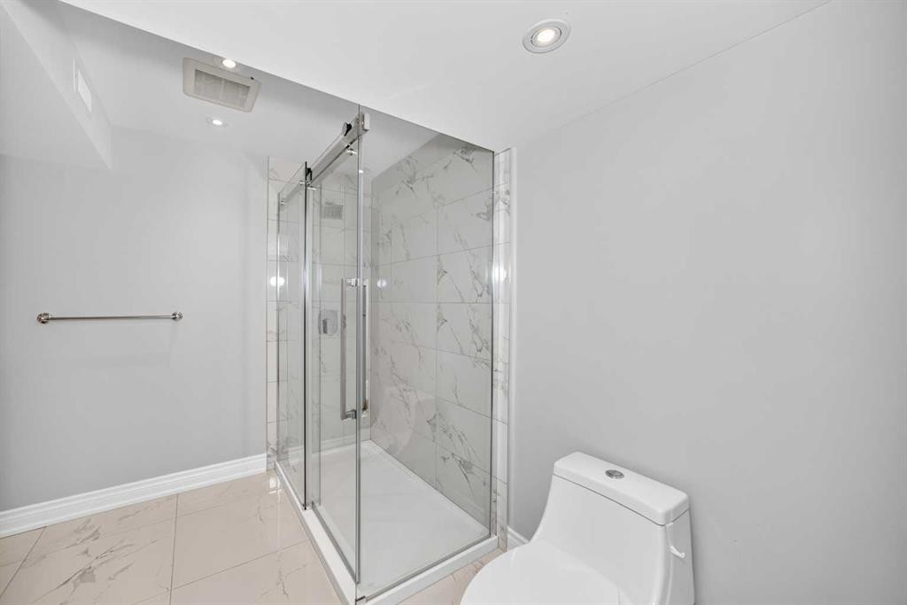 173 Aspenshire Drive Sw, Calgary, AB - Indoor Photo Showing Bathroom