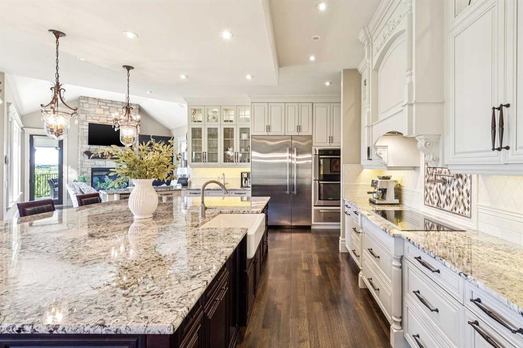 39 Red Willow Crescent West, Rural Foothills County, AB - Indoor Photo Showing Kitchen With Upgraded Kitchen