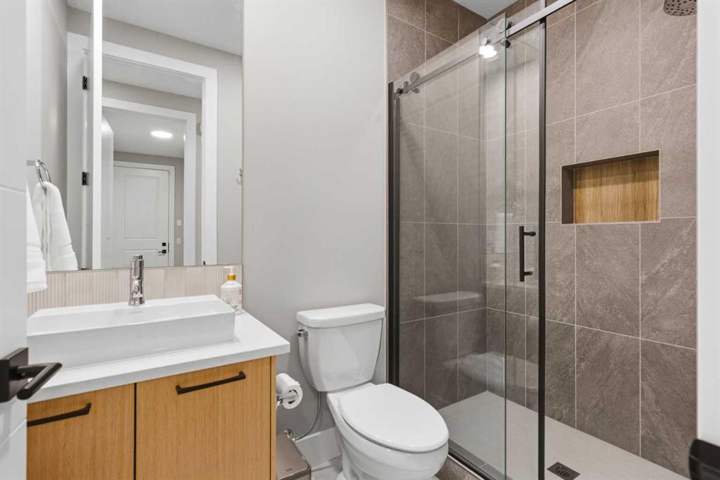 269 Aspen Summit Heights Sw, Calgary, AB - Indoor Photo Showing Bathroom