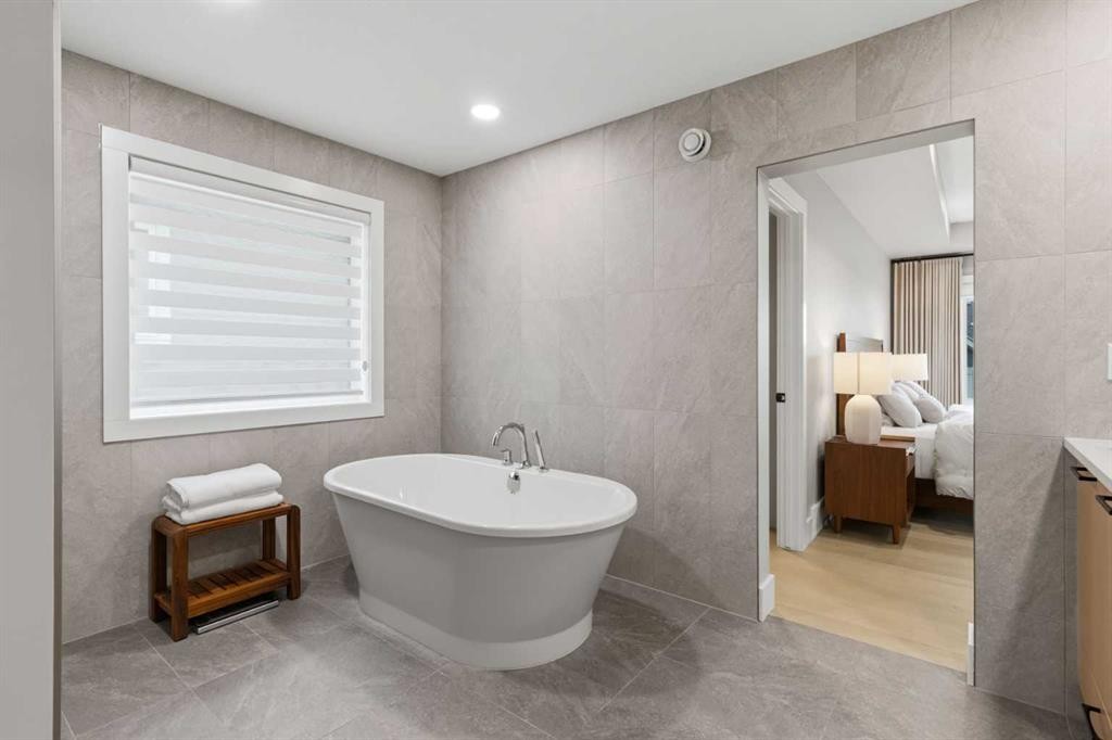 269 Aspen Summit Heights Sw, Calgary, AB - Indoor Photo Showing Bathroom