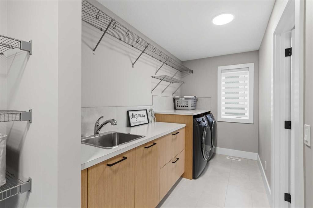 269 Aspen Summit Heights Sw, Calgary, AB - Indoor Photo Showing Laundry Room