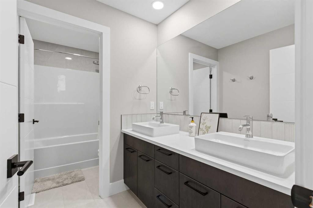 269 Aspen Summit Heights Sw, Calgary, AB - Indoor Photo Showing Bathroom